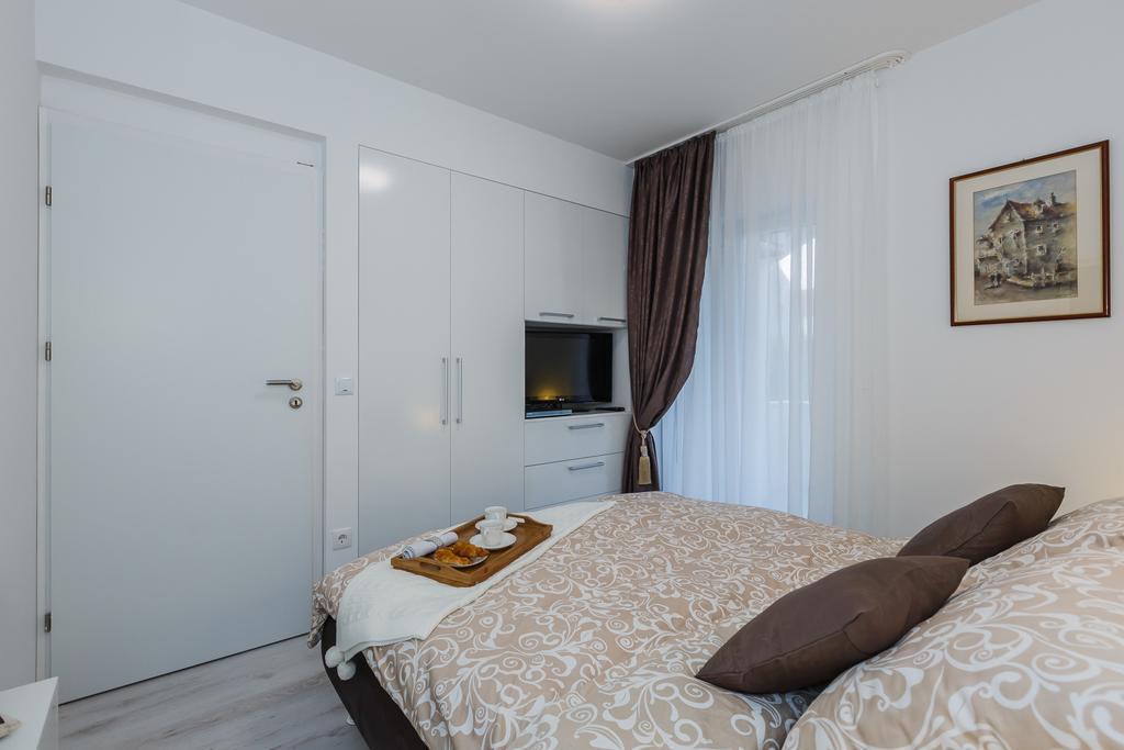 Villa Apartments Katja Traù Esterno foto
