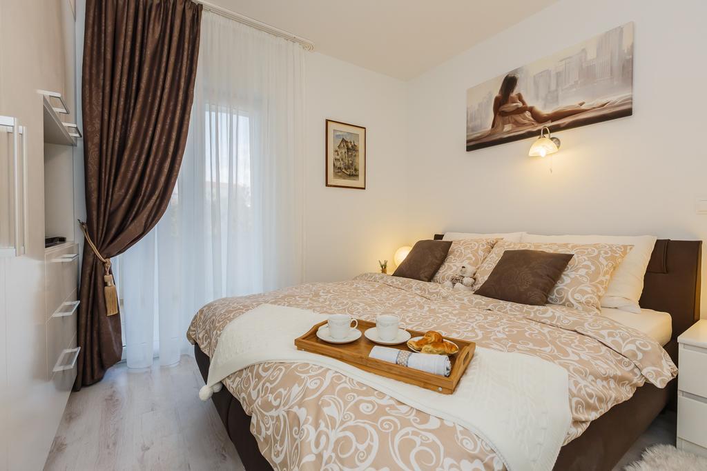 Villa Apartments Katja Traù Esterno foto