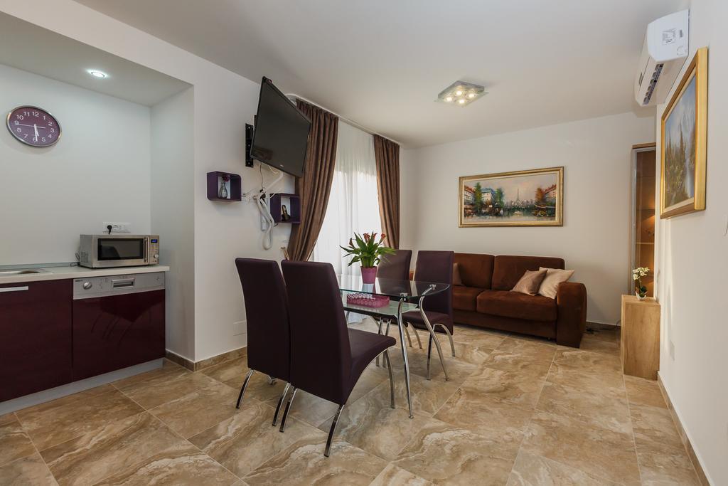 Villa Apartments Katja Traù Esterno foto