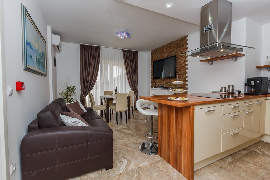 Villa Apartments Katja Traù Esterno foto