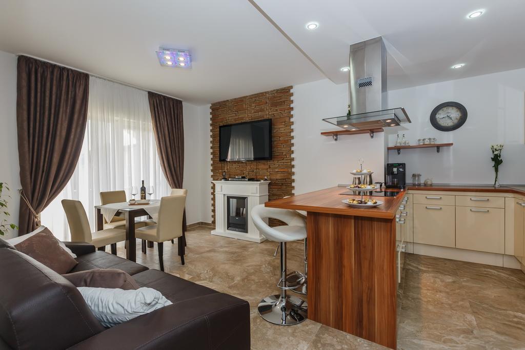 Villa Apartments Katja Traù Esterno foto