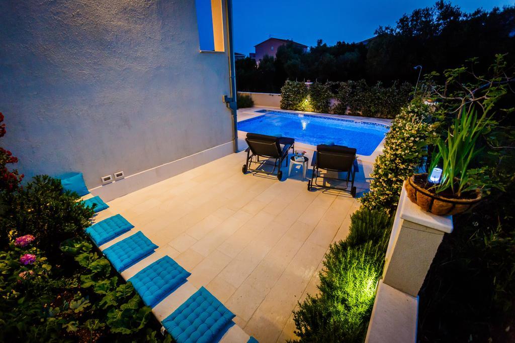Villa Apartments Katja Traù Esterno foto