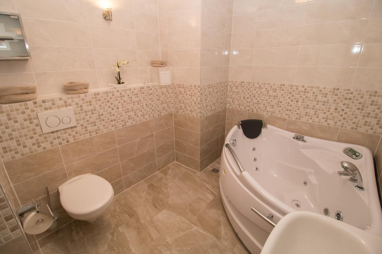 Villa Apartments Katja Traù Esterno foto
