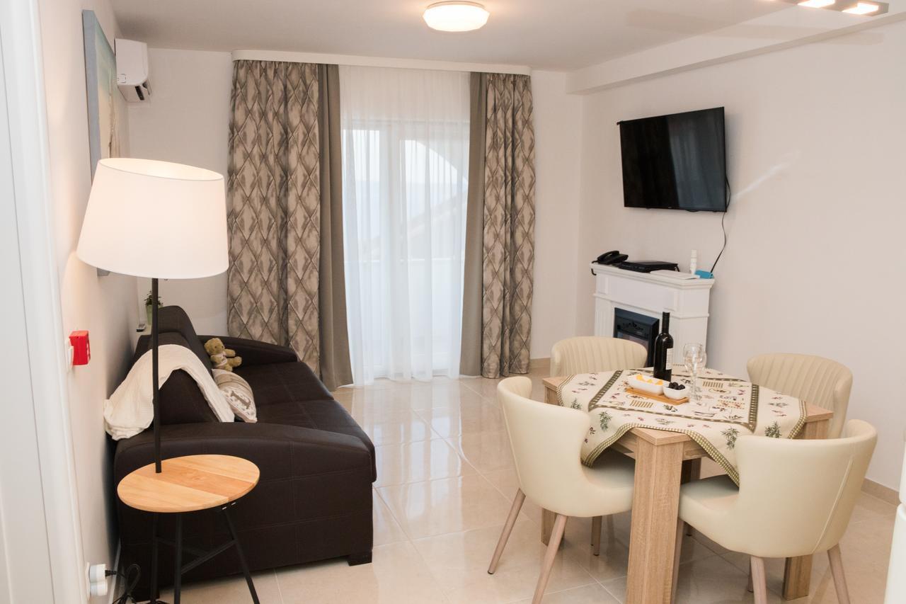 Villa Apartments Katja Traù Esterno foto